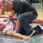 Tibor Pleiß is in pain with a right knee injury. An MRI showed no serious damage - photo Zink from AZ